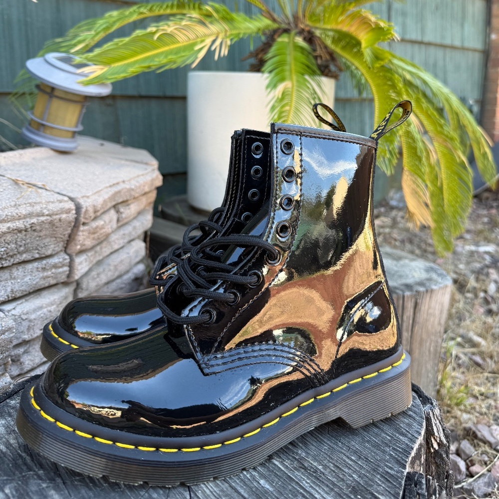 Martens Womens 1460 Patent Leather 8 Eyelet Boots